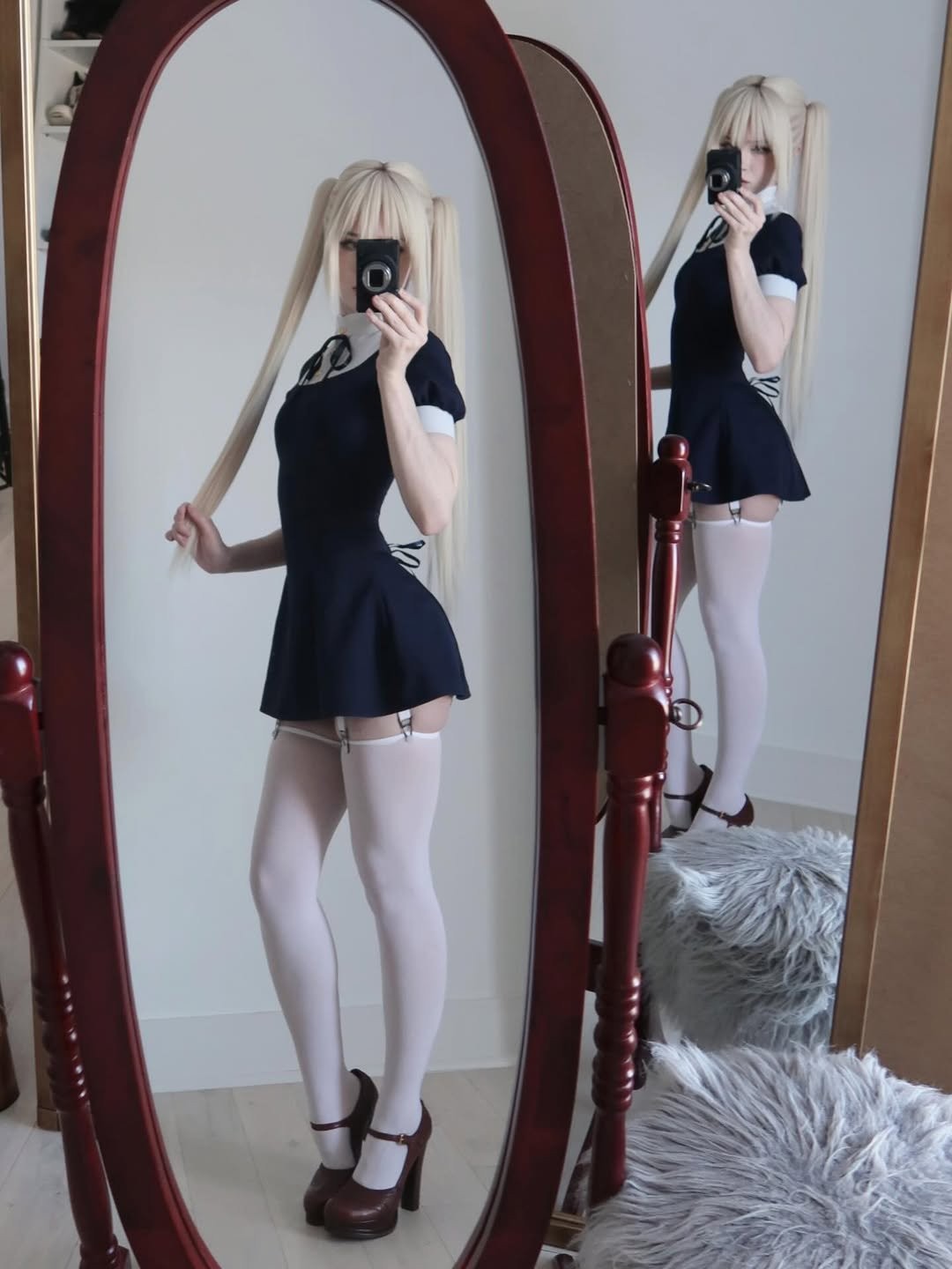 威斯克狂喜！ 美女姐姐cos《生化危机9》蕾贝卡隐藏性感照