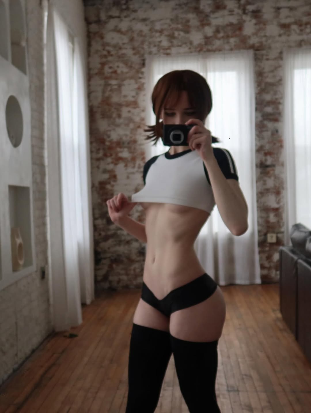 威斯克狂喜！ 美女姐姐cos《生化危机9》蕾贝卡隐藏性感照