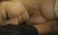 19 -year -old beauty player "bed photo" exposure!Sticking the chest with one hand scares all netizens