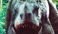 "Jurassic World" artificial dinosaur posted on the front of the pointed teeth, the mouth is fierce and abnorma
