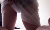 Japanese beauties are exposed to their thighs for office workers to cheer the true benefits of the office workers.