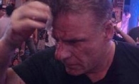 The shemale Kong Wu Rich Foreigners rejected the Thai shemale service and were beaten by the other party