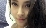 League of Legends World Champion also chase star showing a photo with Angelababy