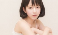 South Korea's first beauty Yurisa short hair new style appearance appears against the sky