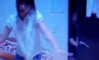 Play a split or a normal Japanese beauty girl live broadcast millions of people to watch