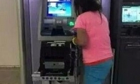 The combat power is amazing!Changchun women's hand -disassembled ATM withdrawal machine banks are stupid