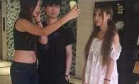 Dong Xiaoyu attended the Huya Live Draft and was sexy female fans in the hotel to show love