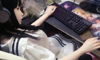 The most beautiful physical doll turned into a female anchor!Game pinching face reduction 200%