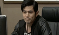 Jay Chou wears a mask live League of Legends to play games often playing games until dawn