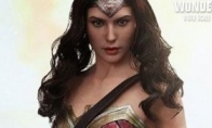 "Batman Wars Superman" Wonder Woman hand -organized details are realistic like real people