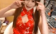 Female anchor in Taiwan: Want to see me to open the chest cheongsam?Give 15000 first