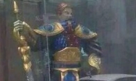 Seventy -year -old lady kneels to worship "League of Legends" Galen statue player, don't laugh at