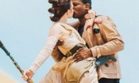 "Star Wars 7" COS Meitu Reward Male Lord and Princess Leiya Passionate Kiss