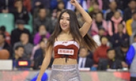CBA Liaoning Baby climbing her hips and leaning over the hot dance spring light