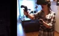 Girl experience the horror VR game "Brook Haiwen Experiment" directly scares urine