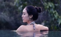 The maximum monthly income of the female anchor of the webcast platform is 500,000 lives in luxury homes to play tigers