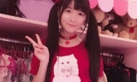 Two -dimensional beautiful girl Xu Jiao Xinzhao tie the pair of ponytails and small mouths, slightly dull and cute
