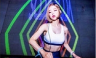 South Korea's most beautiful DJ photo reward: pants more than the butt will die, love to play games