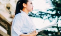 After the 90s, the female teacher of Dalian transformed into a Japanese martial arts, the heroic posture is sharp and sh