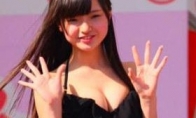 Who is the 20 -year -old child Yan Ji and 12 -year -old Aooli?