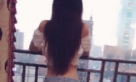 Welfare beauty map is free to show the girl's beautiful legs, the hips are really infinitely seductive