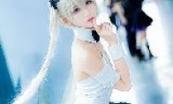This week, Master COS Meitu appreciates black silk girl paper clothes without covering the body handheld weapon