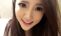 Beauty host Zhang Chunxun's pure and lovely look at the black silk uniform, change the taste