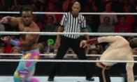 The opponent is aggressive!WWE Wrestling player uses fluctuating fists in the game