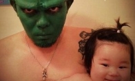 It's so dirty!Japanese stupid father and daughter in the bathroom COS various roles