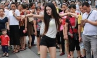 It's so crazy!Women's live broadcast live dancing hot dance was driven away by urban management