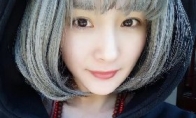 Yang Mi dressed as a white -haired beautiful girl cos two -dimensional selfie netizens crazy!