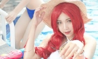 "League of Legends" Bikini pool party COS is full of chests