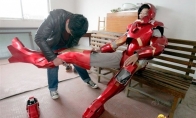 Chinese students self -made cottage Iron Man combat clothes!It costs only 500 yuan to be cool
