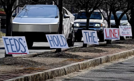 Musk cuts his job at the US Traffic Administration, cuts his self-driving supervisors by half