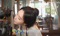 "Done!I'm surrounded by beauty 2" kissing clip reveals the secret of the kissing camera next to the camer