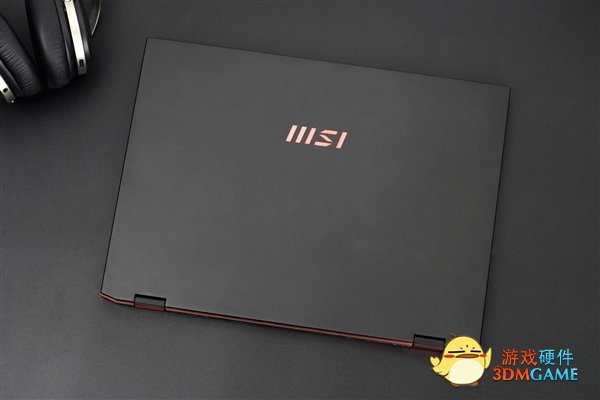 微星Summit E13 Flip Evo笔记本图赏：360度翻转屏
