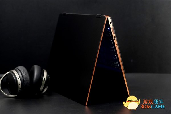 微星Summit E13 Flip Evo笔记本图赏：360度翻转屏