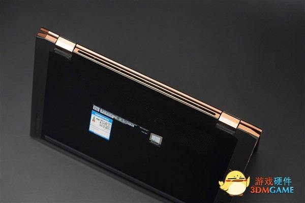 微星Summit E13 Flip Evo笔记本图赏：360度翻转屏