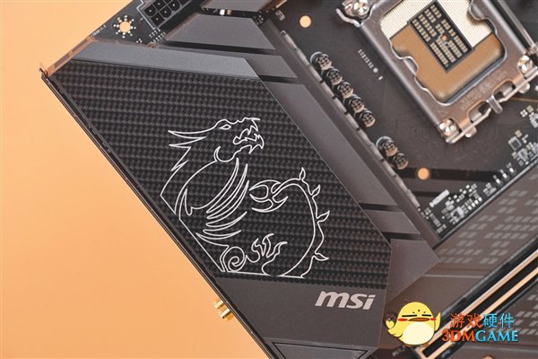 微星MPG Z690 CARBON WIFI暗黑主板图赏