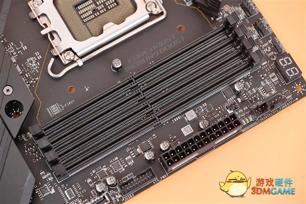微星MPG Z690 CARBON WIFI暗黑主板图赏