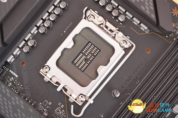 微星MPG Z690 CARBON WIFI暗黑主板图赏