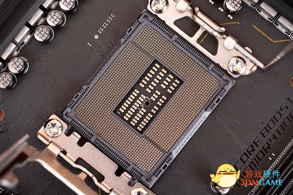 微星MPG Z690 CARBON WIFI暗黑主板图赏