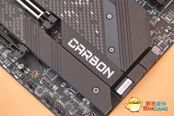 微星MPG Z690 CARBON WIFI暗黑主板图赏