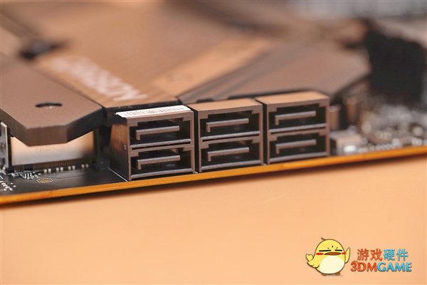 微星MPG Z690 CARBON WIFI暗黑主板图赏