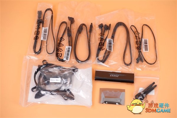 微星MPG Z690 CARBON WIFI暗黑主板图赏