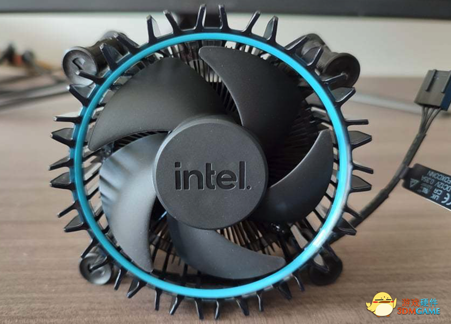 英特尔 i5-12400F 海外开卖：盒装价约 1400 元，附带新款散热器