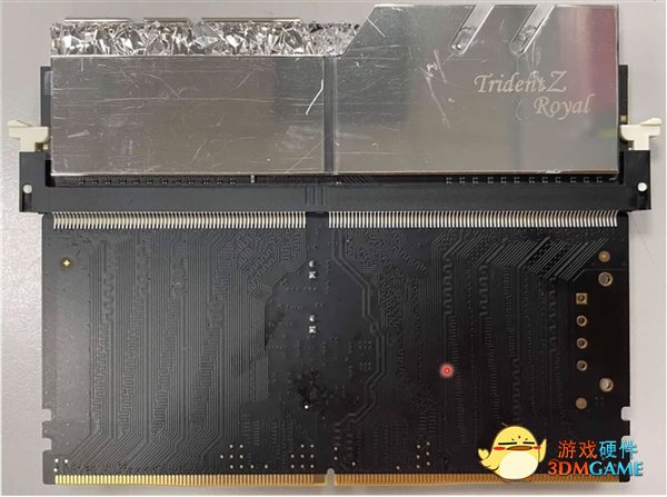 华硕开发内存转接卡：DDR5主板也能用DDR4
