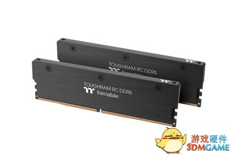Thermaltake 展示水冷内存模块，搭载 3.9 英寸显示屏