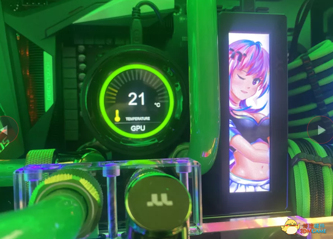 Thermaltake 展示水冷内存模块，搭载 3.9 英寸显示屏