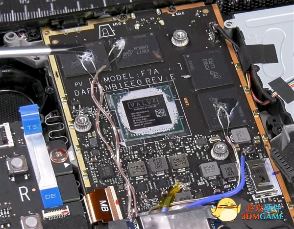 Steam Deck掌机首拆：近看定制AMD芯片、GPU大大飞跃